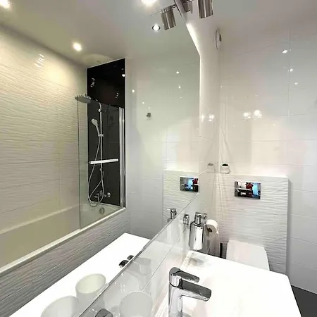 Apartmán Wola Sowinskiego - Salon, Sypialnia, Balkon, Parking Varšava